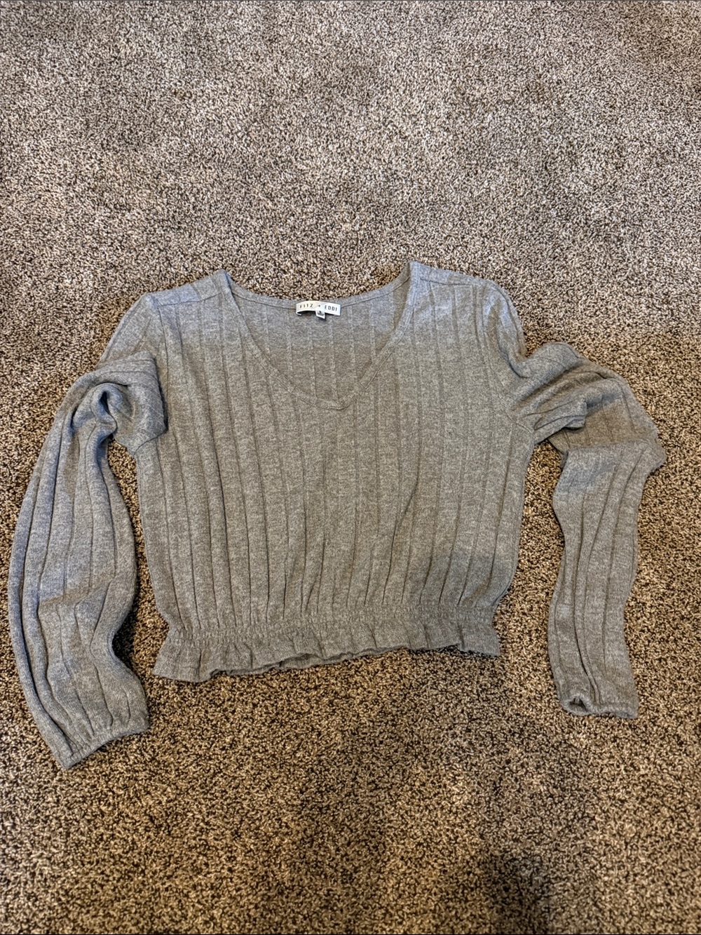 Ribbed V-Neck Long Sleeve Cropped Sweater - Gray